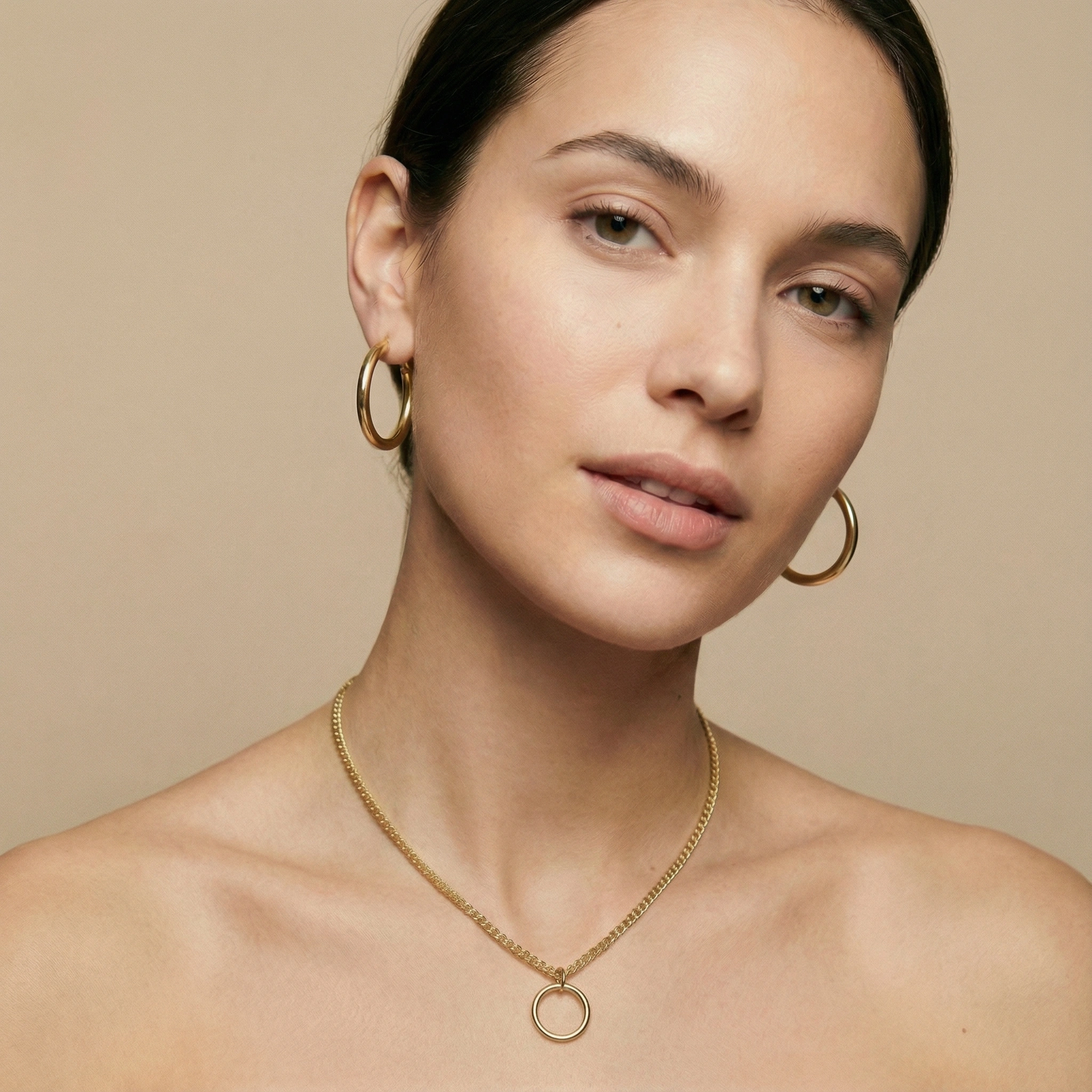 AI model image - jewelry on model